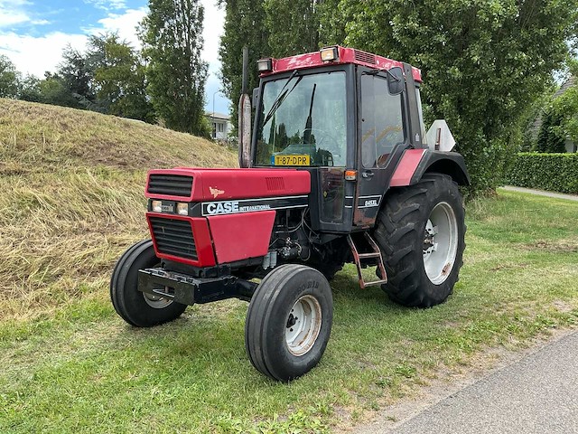 1990 case international 844xl vierwielaangedreven landbouwtractor - afbeelding 1 van  46