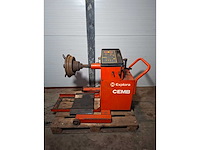 1990 cemb p200 banden balanceerapparaat truck - afbeelding 1 van  5