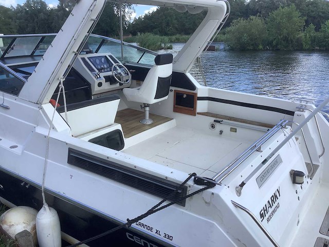 1990 century grand shadow grande 33 motorjacht - afbeelding 12 van  16