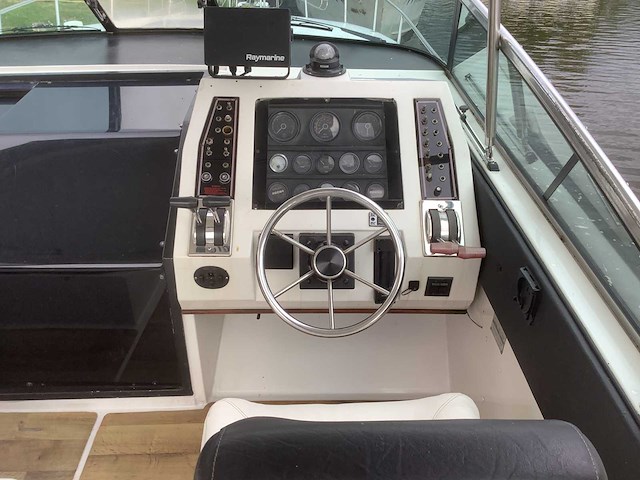 1990 century grand shadow grande 33 motorjacht - afbeelding 13 van  16