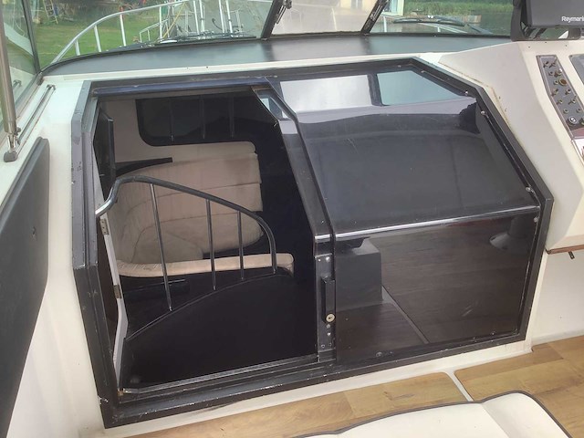 1990 century grand shadow grande 33 motorjacht - afbeelding 15 van  16