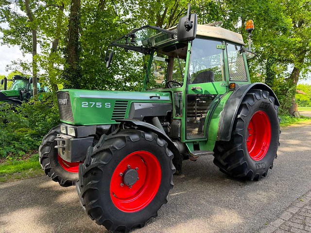 1990 fendt 275 s vierwielaangedreven landbouwtractor - afbeelding 1 van  10