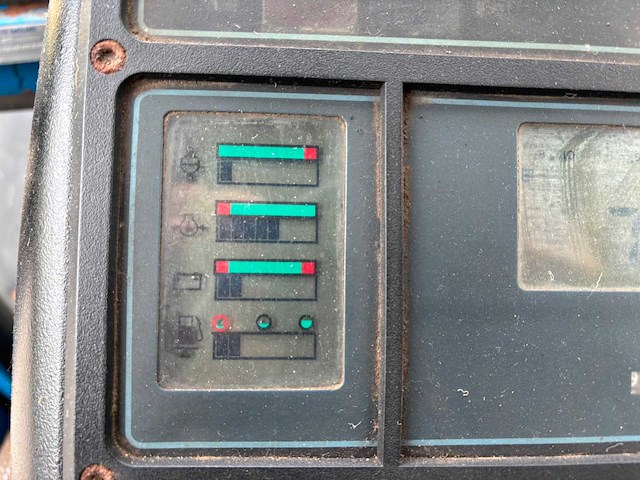 1990 ford 6410 gen iii - vierwielaangedreven landbouwtractor - afbeelding 11 van  16