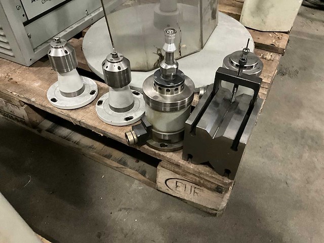 1990 hauser s3 dr coördinatenslijpmachine - afbeelding 16 van  39