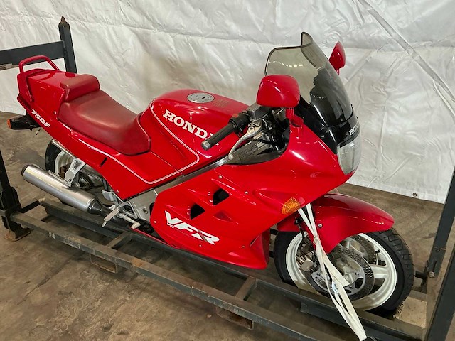 1990 honda vfr 750f motorfiets - afbeelding 1 van  4