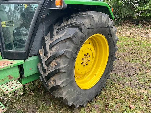 1990 john deere 2650 vierwielaangedreven landbouwtractor - afbeelding 18 van  35