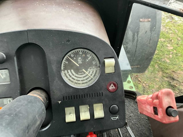 1990 john deere 2650 vierwielaangedreven landbouwtractor - afbeelding 24 van  35