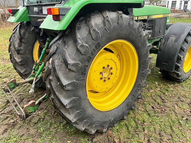 1990 john deere 2650 vierwielaangedreven landbouwtractor - afbeelding 22 van  34