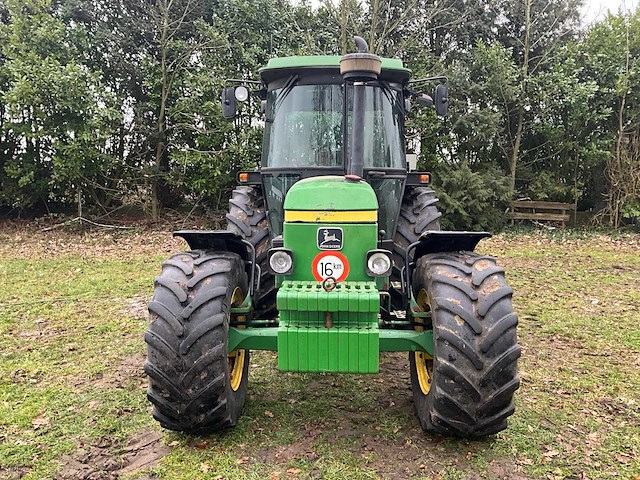 1990 john deere 2650 vierwielaangedreven landbouwtractor - afbeelding 3 van  34