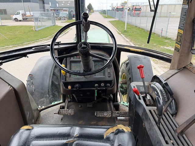 1990 john deere 4055 vierwielaangedreven landbouwtractor - afbeelding 16 van  22