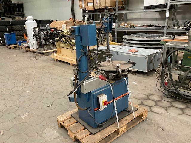 1990 mf r 891 banden de-en montageapparaat - afbeelding 1 van  7