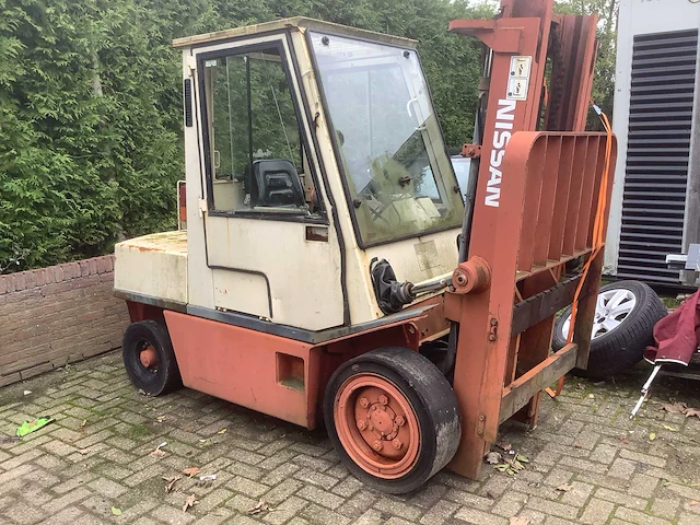 1990 nissan d vorkheftruck - afbeelding 1 van  8