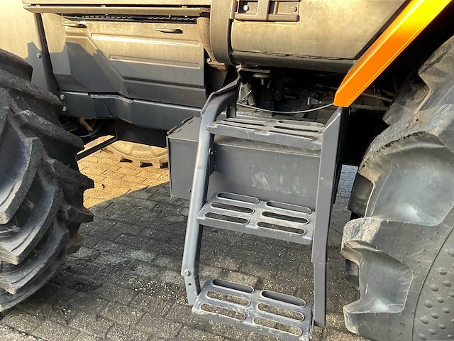 1990 renault 155.54 turbo vierwielaangedreven landbouwtractor - afbeelding 34 van  34