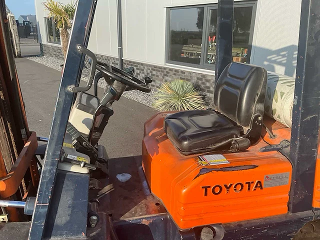 1990 toyota 02-5fgf25 vorkheftruck - afbeelding 3 van  18