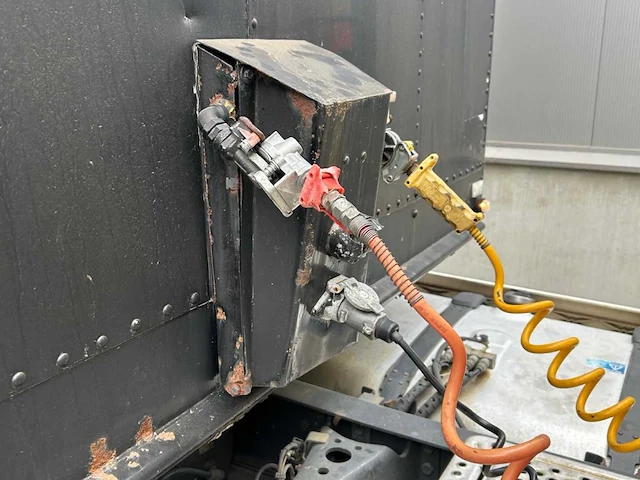 1991 cravan tasker gesloten oplegger – aluminium bovenbouw – luchtgeveerd – 9.100 kg - afbeelding 4 van  8