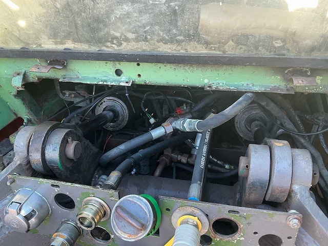 1991 fendt favorit 615 lsa turbomatik e 4wd landbouwtractor – 185 pk – fronthef - afbeelding 11 van  36
