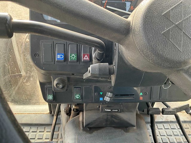 1991 massey ferguson 365 tweewielaangedreven landbouwtractor - afbeelding 17 van  25