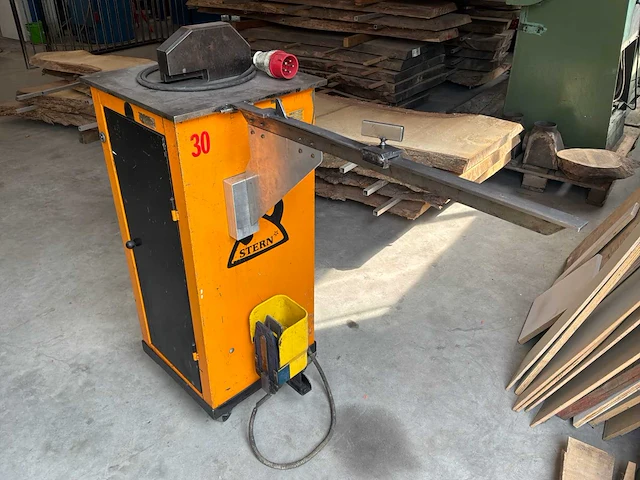 1991 stern 8.105.000 hydraulische staalstrip-knipmachine - afbeelding 1 van  10