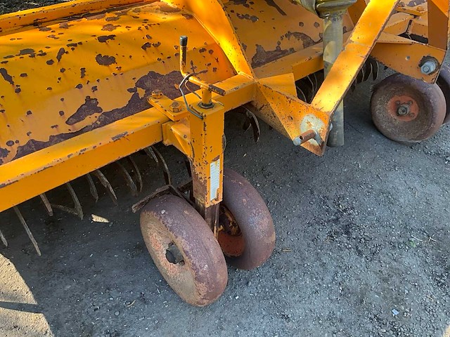 1991 struik 4rf 320 grondfrees - afbeelding 2 van  16