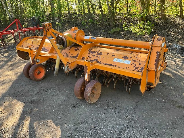 1991 struik 4rf 320 grondfrees - afbeelding 1 van  16