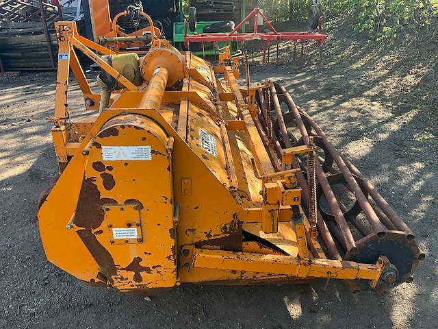 1991 struik 4rf 320 grondfrees - afbeelding 14 van  16