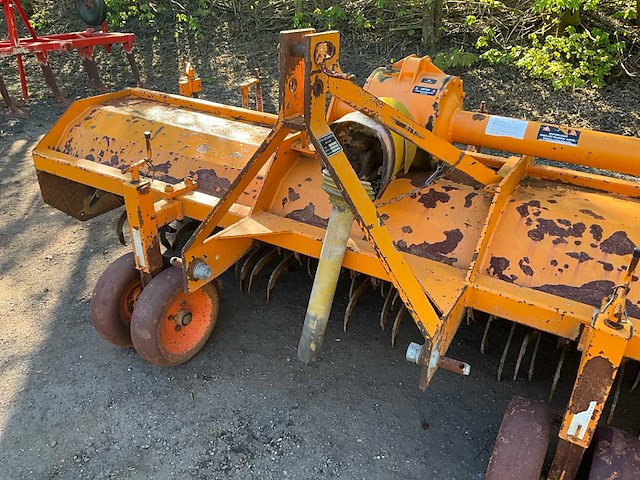 1991 struik 4rf 320 grondfrees - afbeelding 15 van  16