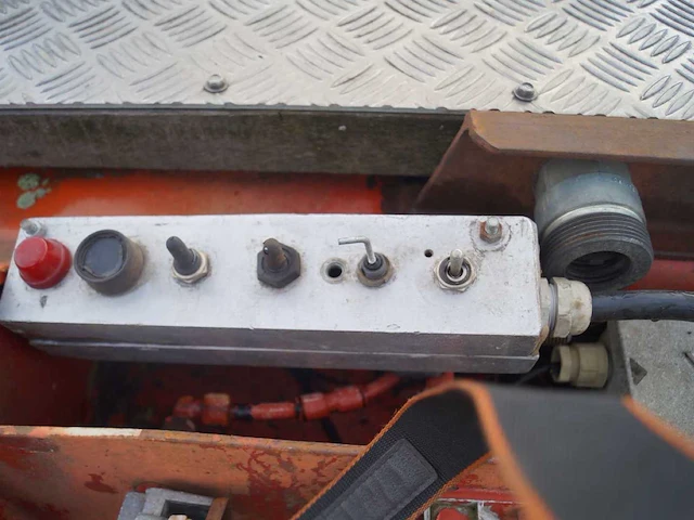 1992 blumhardt 3-assige containeroplegger met 30 ton kabelsysteem - afbeelding 1 van  7