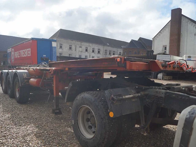 1992 blumhardt 3-assige containeroplegger met 30 ton kabelsysteem - afbeelding 3 van  7