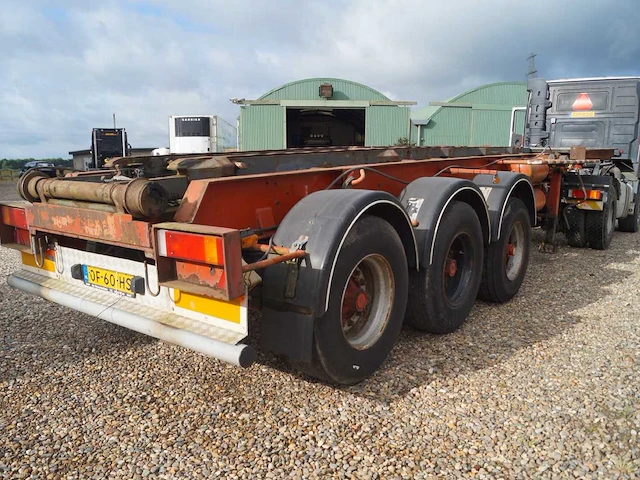 1992 blumhardt 3-assige containeroplegger met 30 ton kabelsysteem - afbeelding 4 van  7