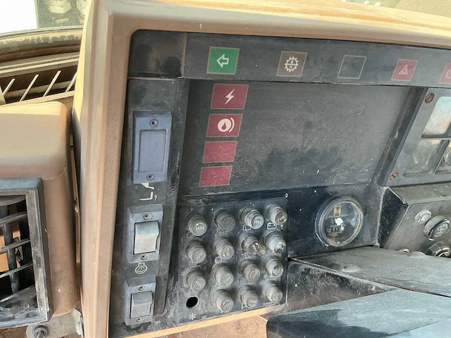 1992 caterpillar it14b knikgestuurde shovel - afbeelding 11 van  34
