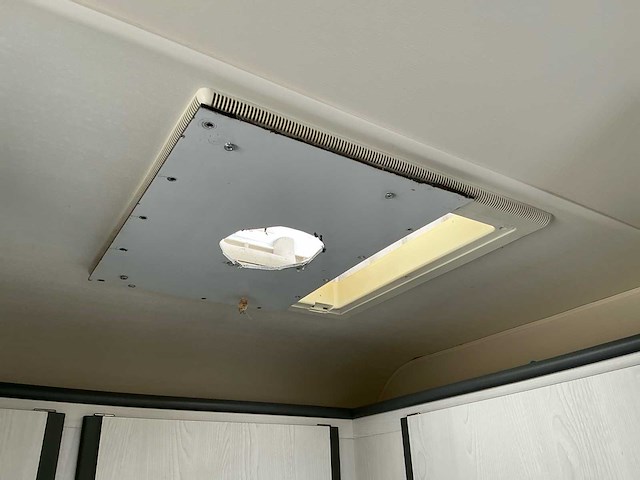 1992 chateau chiara trophee 380 caravan - afbeelding 2 van  14