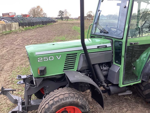 1992 fendt 250 v minitractor - afbeelding 9 van  27