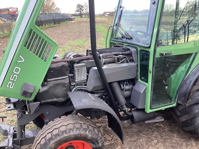 1992 fendt 250 v minitractor - afbeelding 11 van  27