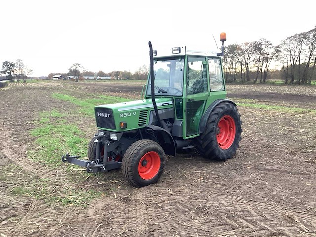 1992 fendt 250 v minitractor - afbeelding 1 van  27
