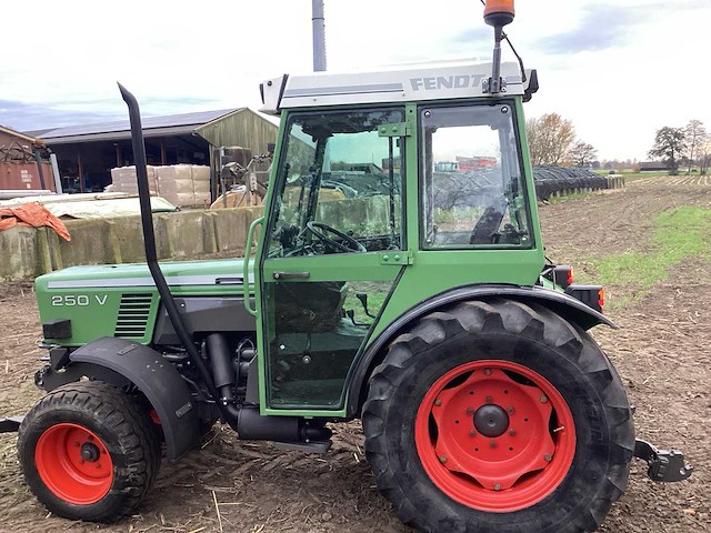 1992 fendt 250 v minitractor - afbeelding 24 van  27