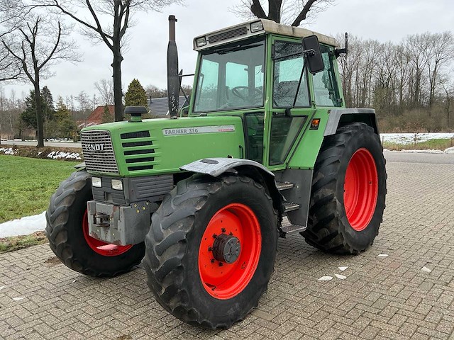 1992 fendt farmer 310 turbomatik vierwielaangedreven landbouwtractor - afbeelding 1 van  32