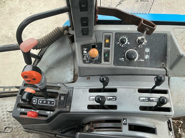 1992 ford 6640 vierwielaangedreven landbouwtractor - afbeelding 15 van  27