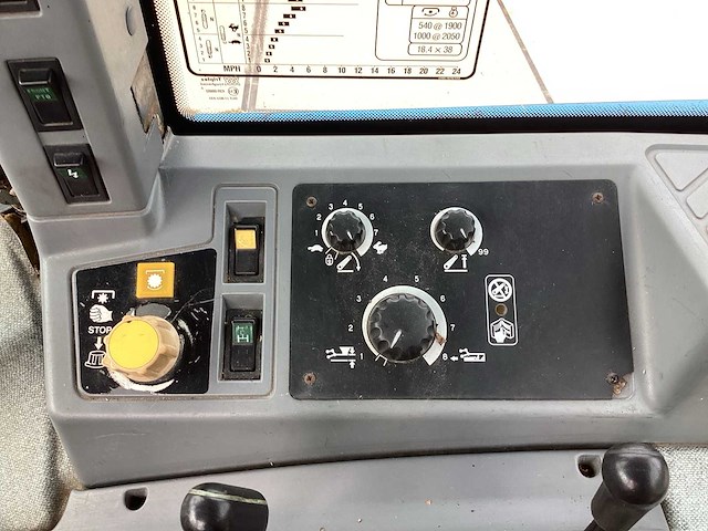 1992 ford 8340 sle vierwielaangedreven landbouwtractor - afbeelding 4 van  21