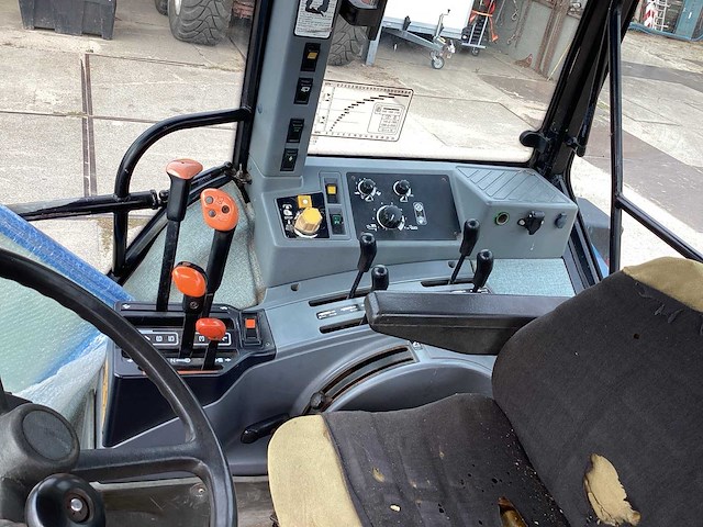 1992 ford 8340 sle vierwielaangedreven landbouwtractor - afbeelding 21 van  21