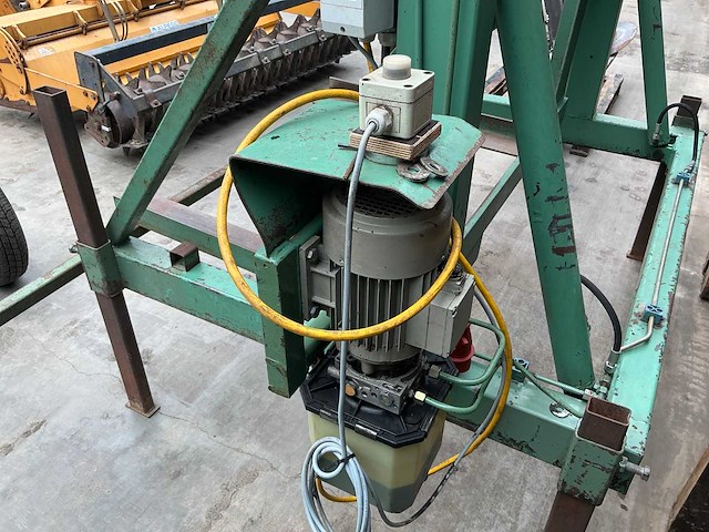 1992 gebr. van rooyen hydraulische kistenkantelaar - afbeelding 4 van  5