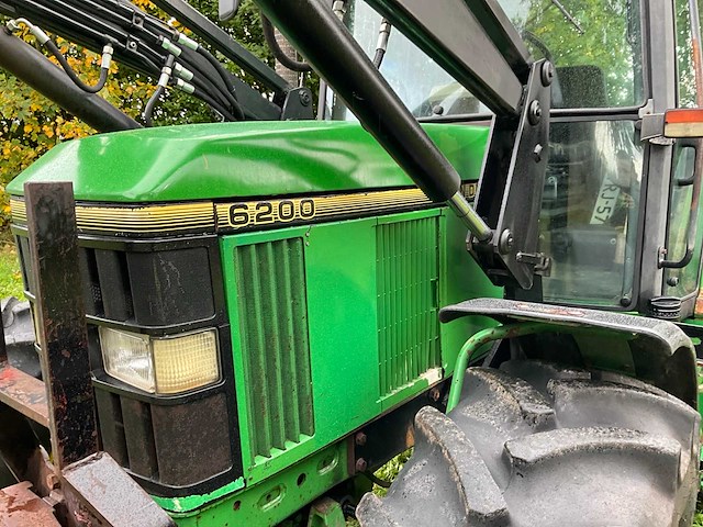 1992 john deere 6200 vierwielaangedreven landbouwtractor met voorlader - afbeelding 15 van  35