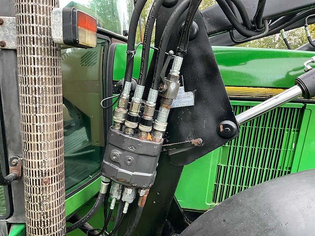 1992 john deere 6200 vierwielaangedreven landbouwtractor met voorlader - afbeelding 17 van  35