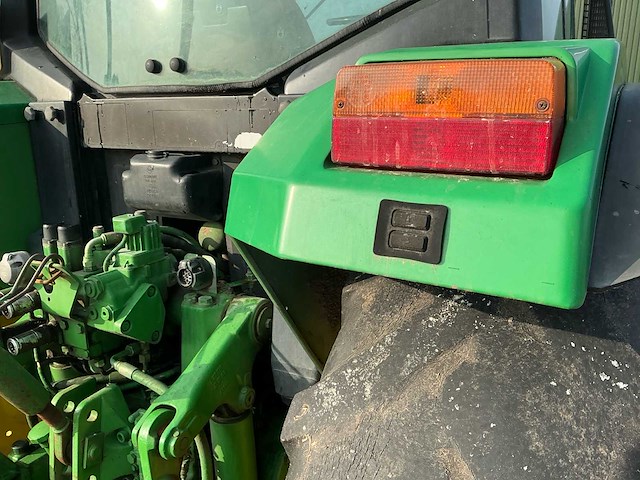1992 john deere 6200 vierwielaangedreven landbouwtractor - afbeelding 11 van  32