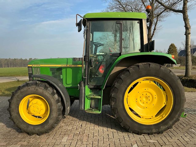1992 john deere 6200 vierwielaangedreven landbouwtractor - afbeelding 2 van  32