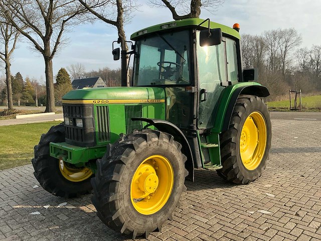 1992 john deere 6200 vierwielaangedreven landbouwtractor - afbeelding 1 van  30