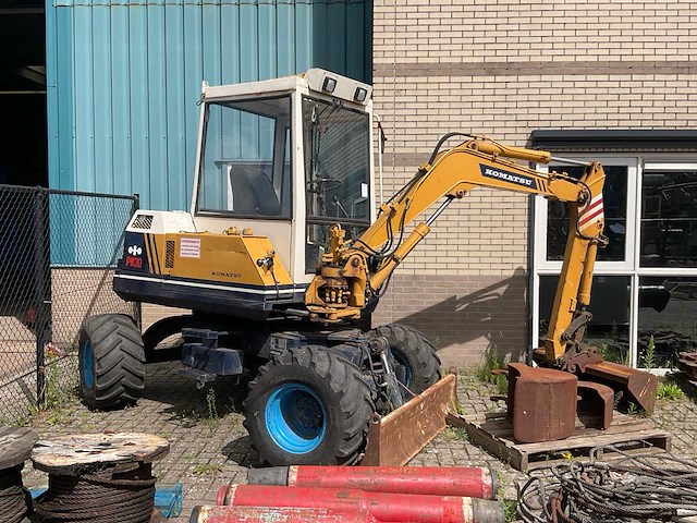 1992 komatsu pw30 banden graafmachine - afbeelding 1 van  8