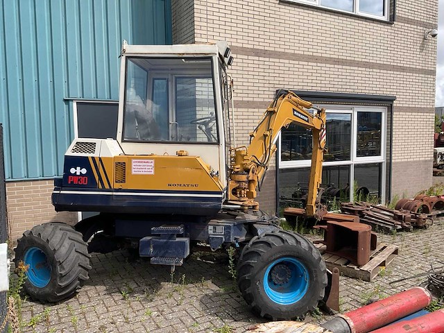 1992 komatsu pw30 banden graafmachine - afbeelding 3 van  8