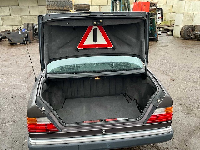 1992 mercedes-benz 300d w124 personenauto - afbeelding 8 van  17