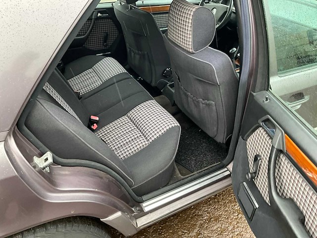 1992 mercedes-benz 300d w124 personenauto - afbeelding 10 van  17