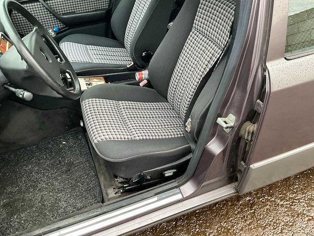 1992 mercedes-benz 300d w124 personenauto - afbeelding 15 van  17